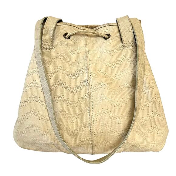 Brahmin 1980s Vintage Early Old Stock Chevron Embossed Cream Leather Bucket Bag - Picture 3 of 12